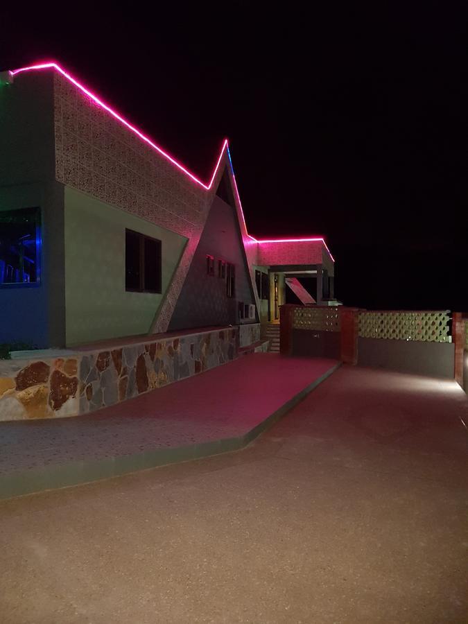 Mama Lee'S Lodge Yamoransa エクステリア 写真